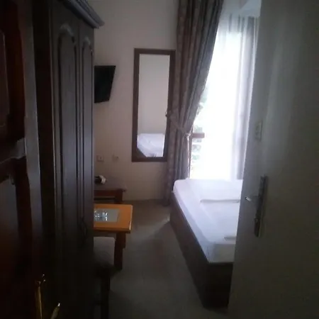 Limon Hotel *